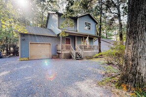 Exterior - Dog-friendly home with wood-burning fireplace, central AC, WiFi, & pool access (Ocean Pines)