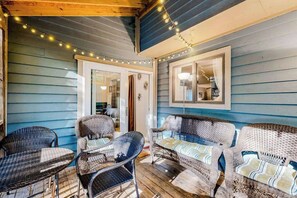 Terrace/patio - Dog-friendly home with wood-burning fireplace, central AC, WiFi, & pool access (Ocean Pines)