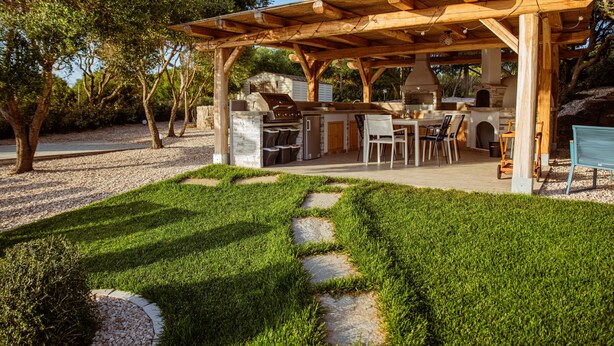 Outdoor dining - Villa Rose Sardinia 200m from the Beach – Private Pool & Garden (Calasetta)