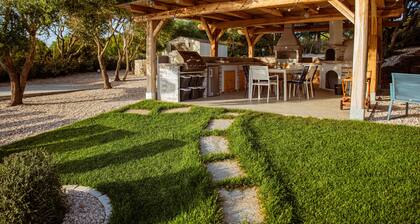 Villa Rose Sardinia 200m from the Beach – Private Pool & Garden