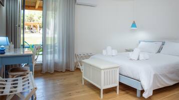 5 bedrooms, iron/ironing board, WiFi, bed sheets
