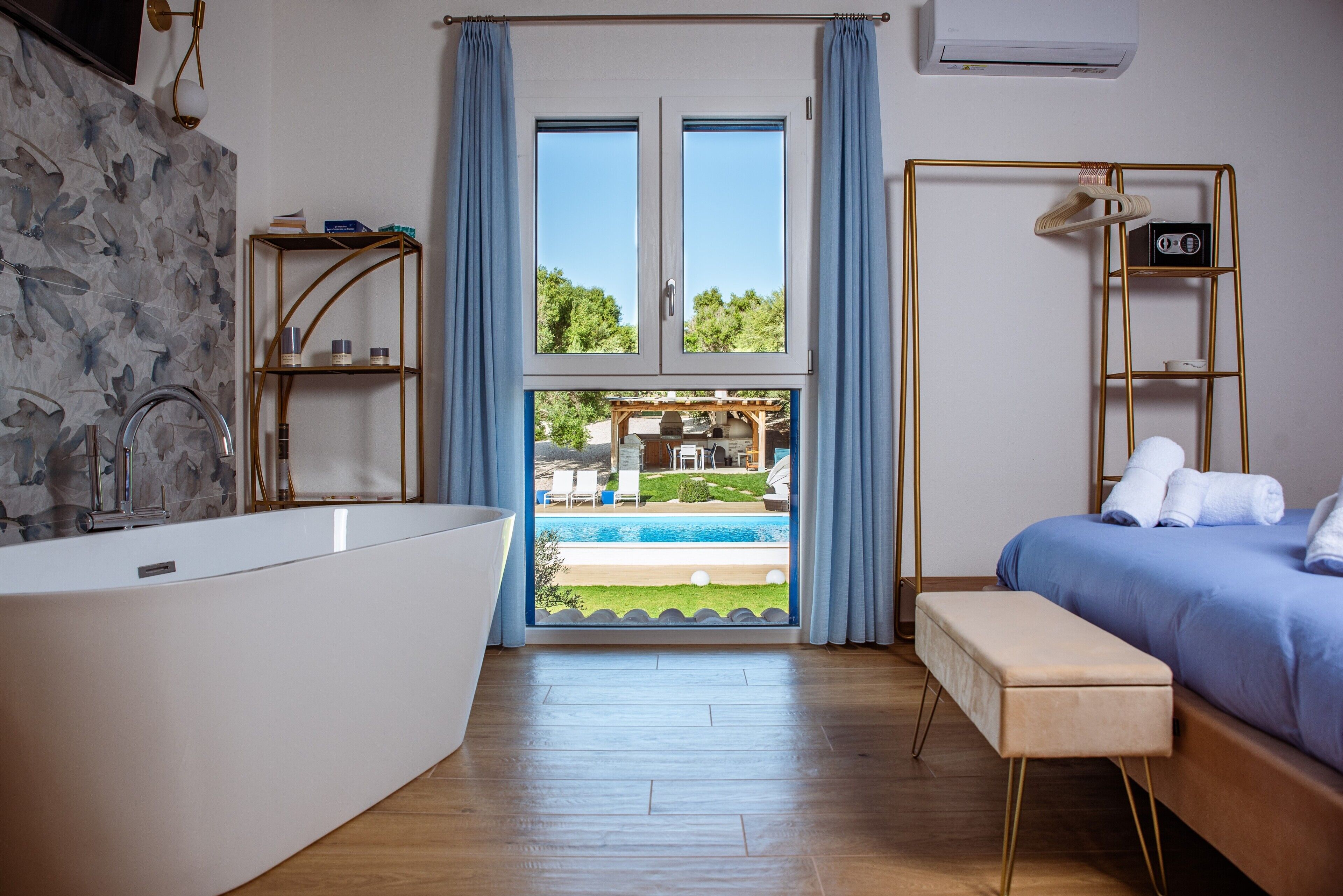 5 bedrooms, iron/ironing board, WiFi, bed sheets