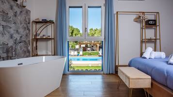 5 bedrooms, iron/ironing board, WiFi, bed sheets