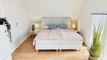2 bedrooms, travel cot, free WiFi