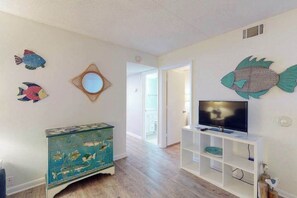 Interior - Convenient condo near the beach with balcony, pools, gym & sauna (Ocean City)