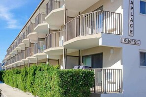 Exterior - Convenient Condo w/Private Balcony, Partial A/C, Free WiFi (Ocean City)