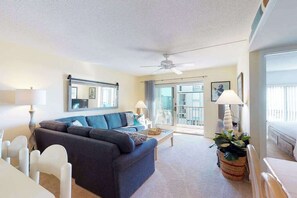 TV, DVD player, offices - Top-Floor, Ocean View Condo with Central AC, WiFi & Balcony - Walk to the Beach (Ocean City)
