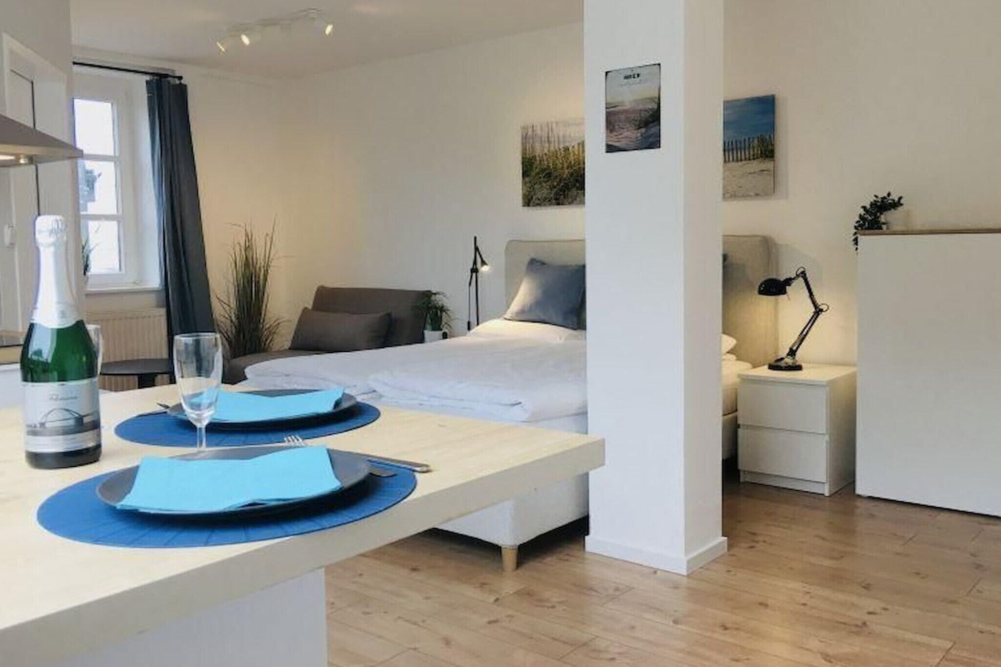 Travel crib, free WiFi