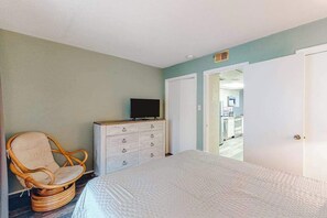 WiFi, bed sheets - One Block to the Beach Casual Condo with WiFi, Central AC & Washer/Dryer (Ocean City)