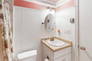 Shower, towels - Newly updated condo - less than a block to the beach (Ocean City)
