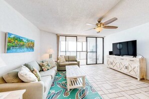 TV, offices - Newly updated oceanfront condo with enclosed balcony, AC, WiFi & shared pool (Ocean City)