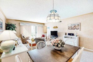 TV, DVD player, offices - Royal Hawaiian 211 (Ocean City)