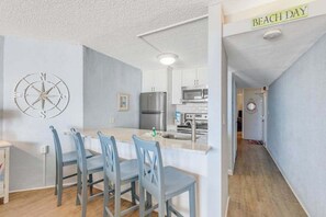 Fridge, microwave, oven, stovetop - Oceanfront Condo with a Balcony, AC, WiFi, Ocean View & Shared Outdoor Pool (Ocean City)