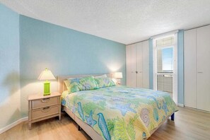 WiFi, bed sheets - Oceanfront Condo with a Balcony, AC, WiFi, Ocean View & Shared Outdoor Pool (Ocean City)