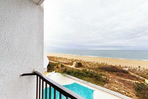 Property grounds - Oceanfront Condo with Balcony, WiFi, AC, Laundry, TVs & Shared Outdoor Pool (Ocean City)