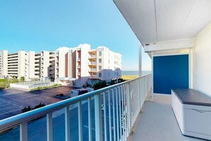 Property grounds - Newly Renovated Condo Steps from the Beach with AC, WiFi & Shared Pool (Ocean City)