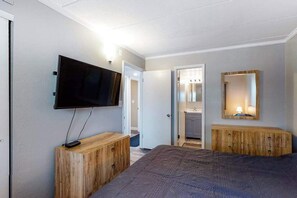 WiFi, bed sheets - Newly Renovated Condo Steps from the Beach with AC, WiFi & Shared Pool (Ocean City)