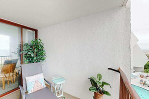 Property grounds - Breezy, Oceanfront Condo with Balcony, AC, WiFi, Laundry & Shared Outdoor Pool (Ocean City)