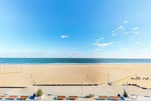 On the beach - Remodeled, updated oceanfront condo with balcony, central AC & beach access (Ocean City)