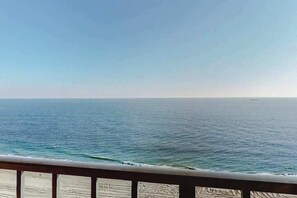 Property grounds - Oceanfront Condo with a Balcony, AC, WiFi, Great Views & Shared Pools/Hot Tub (Ocean City)