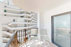 Property grounds - Oceanfront Condo with Balcony, Ocean View, AC & Shared Hot Tub/Pools/Sauna (Ocean City)