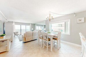 Dining - Oceanfront Condo with Balcony, Ocean View, AC & Shared Hot Tub/Pools/Sauna (Ocean City)