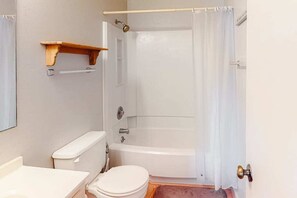 Shower, towels - Cozy Condo w/Private Balcony, Shared Outdoor Pool, Pool Views, Free WiFi, & More (Ocean City)