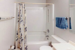 Shower, towels - Cozy Condo w/Private Balcony, Shared Outdoor Pool, Pool Views, Free WiFi, & More (Ocean City)
