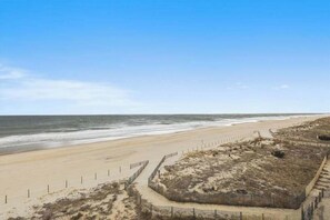 On the beach - Renovated, Oceanfront Condo w/ Gorgeous Ocean Views, Balcony, AC & WiFi (Ocean City)