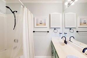 Shower, towels - Convenient condo with balcony, outdoor lounge area, pool & WiFi (Ocean City)