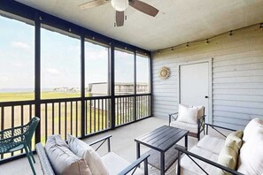 Interior - Convenient condo with balcony, outdoor lounge area, pool & WiFi (Ocean City)
