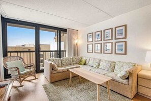 TV, DVD player, table football, offices - Friendly oceanfront condo with beach views, pools, gym & sauna (Ocean City)