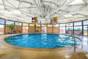Pool - Fascinating beach condo with balcony, pools, game room, sauna & AC (Ocean City)