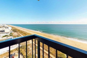 Property grounds - Well-equipped beach condo with balcony, views, pools, gym & game room (Ocean City)