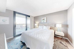 2 bedrooms, iron/ironing board, WiFi, bed sheets - Sunny & modern condo near the beach with balcony, pools & gym (Ocean City)