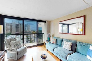 TV, offices - Ocean-view condo with balcony, AC, pools, saunas, tennis & gym (Ocean City)