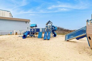 Children’s area - Convenient & breezy condo with balcony, pools, tennis, sauna & gym (Ocean City)