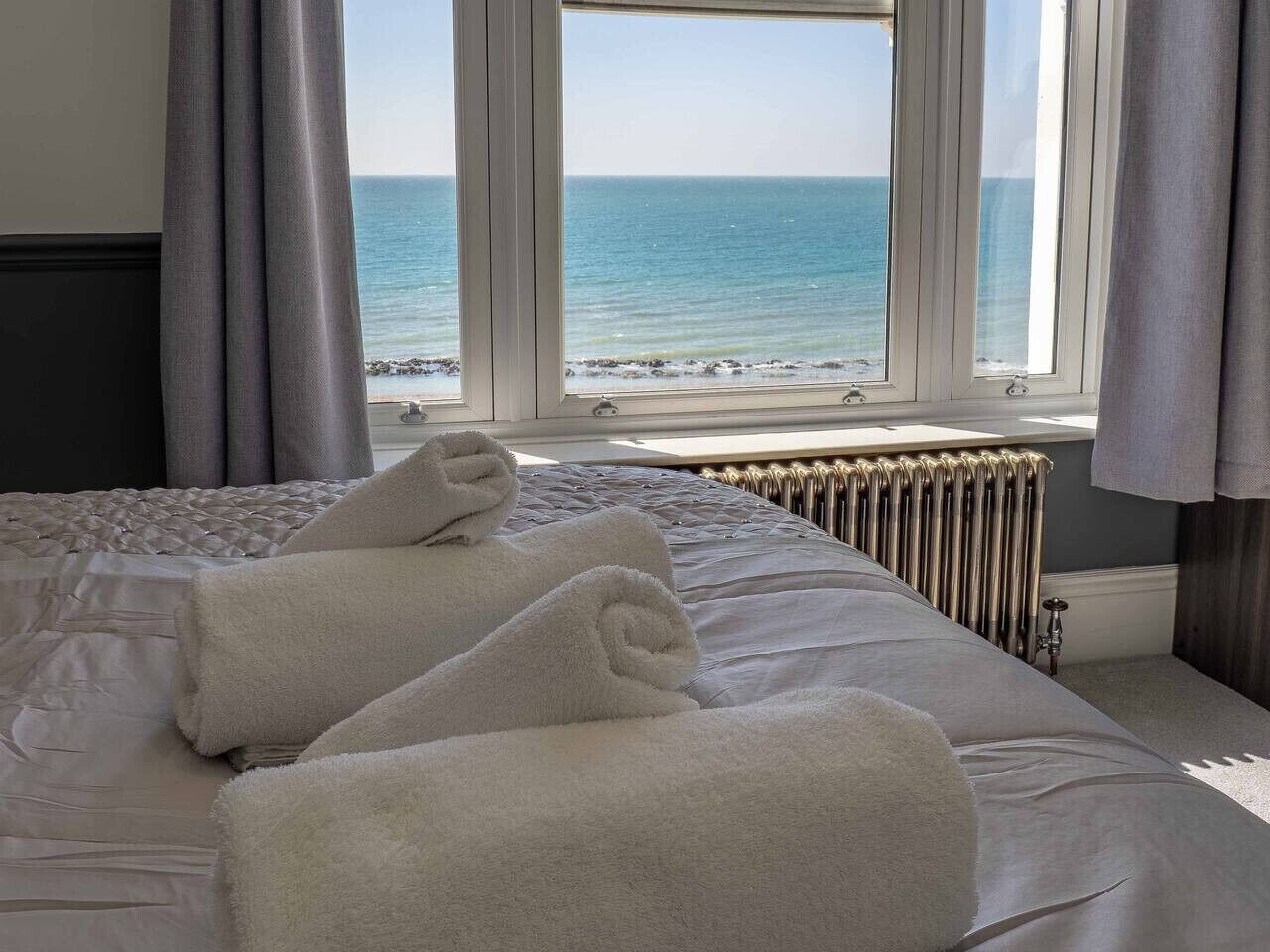 Luxury Seafront Villa For 12 With Ocean Views - Folkestone