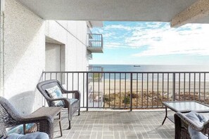 Property grounds - Updated, oceanfront condo with furnished balcony, fast WiFi, central AC & pool (Ocean City)