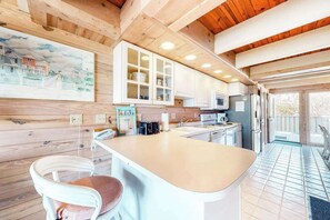 Fridge, microwave, oven, stovetop - Three-Story Oceanfront Townhouse w/Private Deck, Great Views, Central A/C (Ocean City)