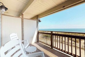 Terrace/patio - Three-Story Oceanfront Townhouse w/Private Deck, Great Views, Central A/C (Ocean City)