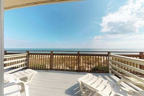 Property grounds - Three-Story Oceanfront Townhouse w/Private Deck, Great Views, Central A/C (Ocean City)