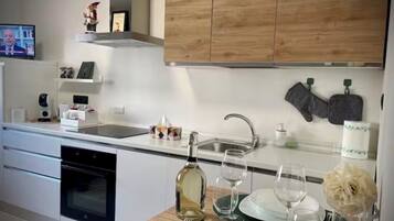Kühlschrank, Ofen, Herdplatte, Geschirrspüler