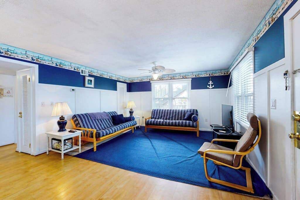 TV, DVD player, offices