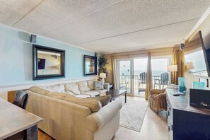 TV, offices - Delightful beachfront condo with balcony, sweeping views, pool, W/D & central AC (Ocean City)