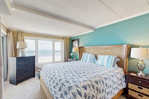 2 bedrooms, WiFi, bed sheets - Delightful beachfront condo with balcony, sweeping views, pool, W/D & central AC (Ocean City)