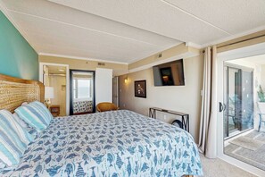 2 bedrooms, WiFi, bed sheets - Delightful beachfront condo with balcony, sweeping views, pool, W/D & central AC (Ocean City)