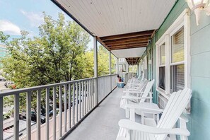 Property grounds - Family-Friendly Condo Close to the Boardwalk w/Shared Outdoor Pool & W/D (Ocean City)