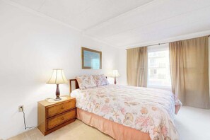 2 bedrooms, WiFi, bed sheets - Breezy, ocean-view condo with balcony, washer/dryer, pool & central AC (Ocean City)