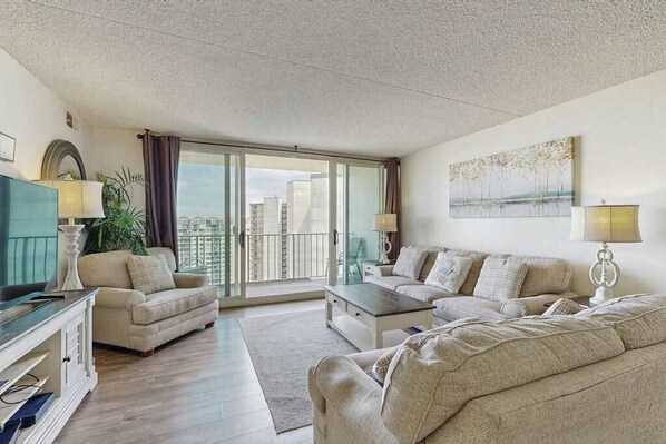 TV, DVD player, offices - Sunny condo with balcony, W/D, pools, tennis & AC (Ocean City)